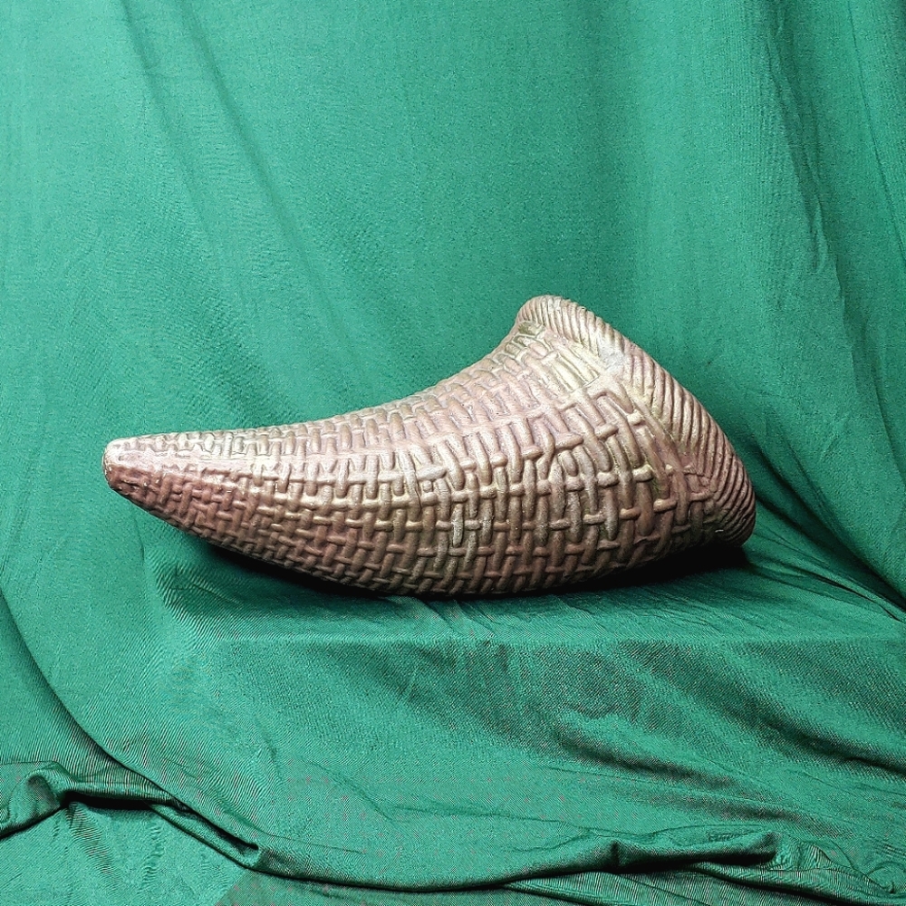 Cornucopia vase/container - Picture 3 of 11